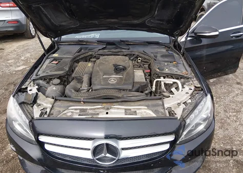 2015 Mercedes-Benz C 300 4Matic z USA, uszkodzony, nr VIN 55SWF4KB7FU004098